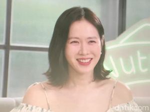 Son Ye Jin Muncul ke Publik, Dipuji Bumil Cantik