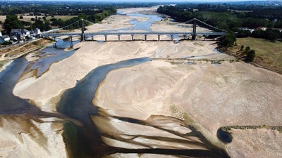Sungai di Prancis Kering Kerontang, Kapal-kapal pada Nganggur