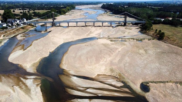 Sungai di Prancis Kering Kerontang, Kapal-kapal pada Nganggur