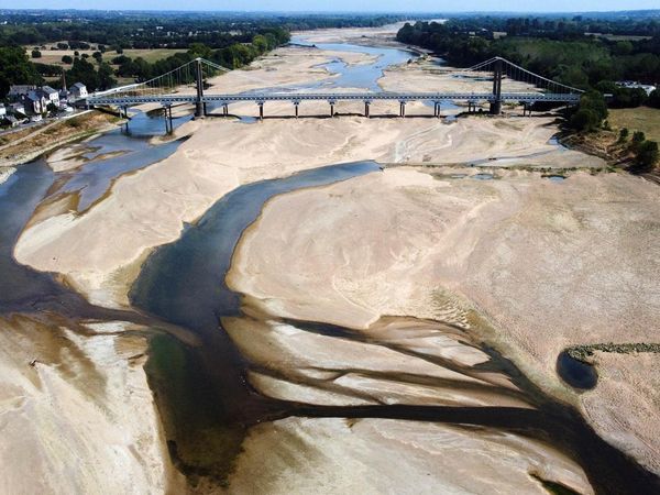 Sungai di Prancis Kering Kerontang, Kapal-kapal pada Nganggur