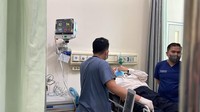 Ketut mengatakan, setelah dilakukan pemeriksaan awal, disarankan untuk membawa terlebih dahulu Surya Darmadi ke Rumah Sakit Adhyaksa Kejaksaan, Ceger.Ya barusan saya dapat kabar dari tim penyidik , setelah diperiksa dokter direkomendasikan untuk dibawa ke RS Adhyaksa kejaksaan Ceger, kata Ketut. (Wildan Noviansah/detikcom)