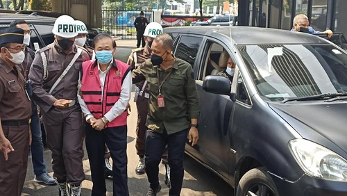 Tangan Diborgol, Surya Darmadi Hadiri Pemeriksaan Kejagung