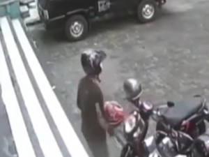 Geger Aksi Pencurian Helm di Tempat Karaoke Kawasan Kuta