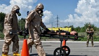 Korban nuklir yang diperankan oleh boneka dievakuasi dalam simulasi itu. Ketegangan di sekitar fasilitas nuklir Zaporizhzhia memicu kekhawatiran terjadinya bencana nuklir lainnya di Eropa, seperti yang terjadi di Chernobyl, 36 tahun lalu.