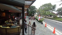 Joel juga bilang bahwa upacara ini begitu diminati oleh turis. Para tamu yang menginap selalu terkesan dan menikmati upacara bendera merah putih.