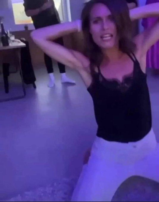Video viral Perdana Menteri (PM) Finlandia Sanna Marin saat pesta. (Tangkapan Layar via Twitter @visegrad24)