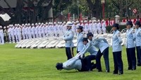 Viral TNI Wanita Nyaris Pingsan Saat Upacara HUT RI di Istana, Faktanya...