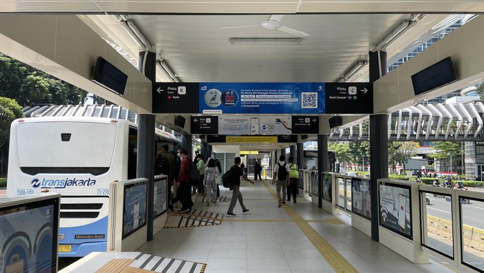 Wajah baru Halte Gelora Bung Karno (GBK) Senayan