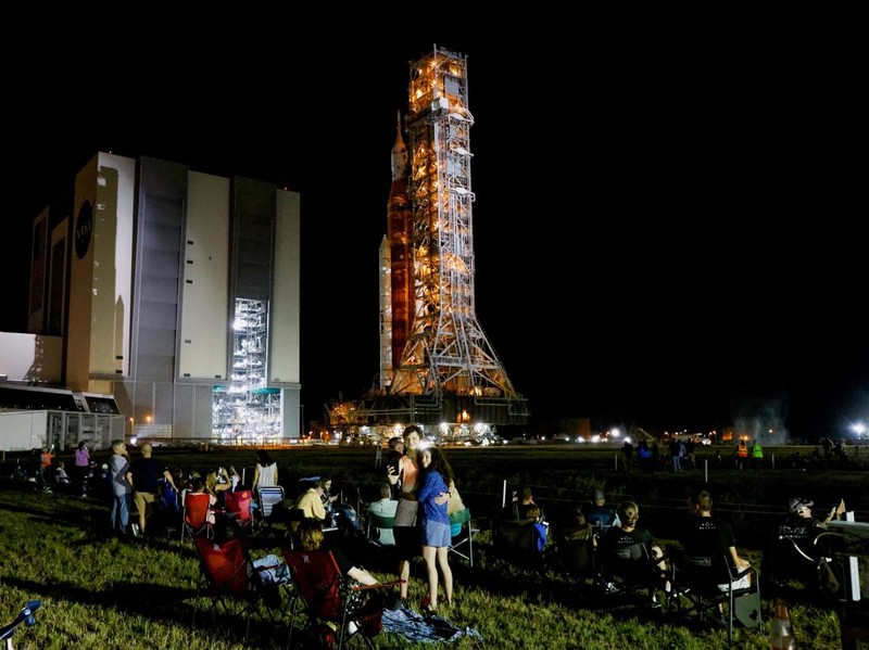 NASA's next-generation moon rocket, the Space Launch System (SLS) Artemis 1 rocket with its Orion crew capsule stands on launch pad 39B at the Kennedy Space Center in Cape Canaveral, Florida, U.S. August 17, 2022. REUTERS/Joe Skipper