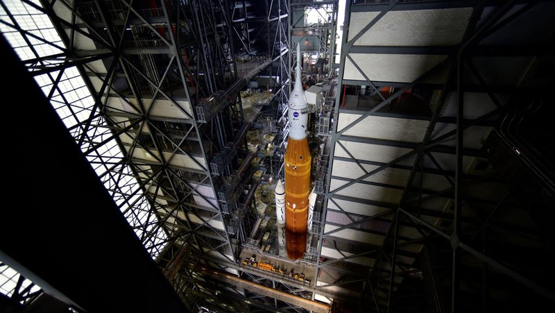 NASA's next-generation moon rocket, the Space Launch System (SLS) Artemis 1 rocket with its Orion crew capsule begins its roll to launch pad 39B at the Kennedy Space Center in Cape Canaveral, Florida, U.S. August 16, 2022. REUTERS/Steve Nesius