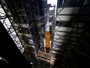 Hari Ini NASA Akan Terbangkan Roket ke Bulan