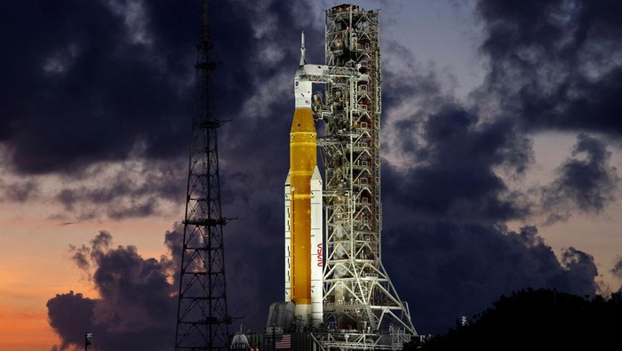 FILE PHOTO: NASA’s next-generation moon rocket, the Space Launch System (SLS) Artemis 1, is shown at the Kennedy Space Center in Cape Canaveral, Florida, U.S. June 27, 2022. REUTERS/Joe Skipper/File Photo