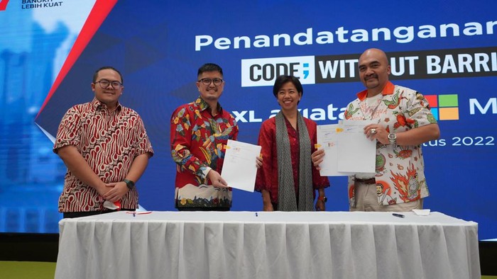 Sebagai upaya meningkatkan pemberdayaan keahlian digital karyawan perempuan, XL Axiata menggandeng Microsoft Indonesia. Code; Without Barriers (CWB) menjadi salah langkah kongkret tersebut.