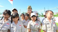 Upacara digelar di rooftop sekolah. Foto: (dok. Instagram Yuni Shara)
