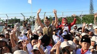 Upacara bendera pagi tadi terasa indah dan sejuk udaranya, tulis Yuni Shara pada caption foto. Foto: (dok. Instagram Yuni Shara)