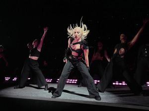 Aksi Panggung Epik Lady Gaga di The Chromatica Ball Tour