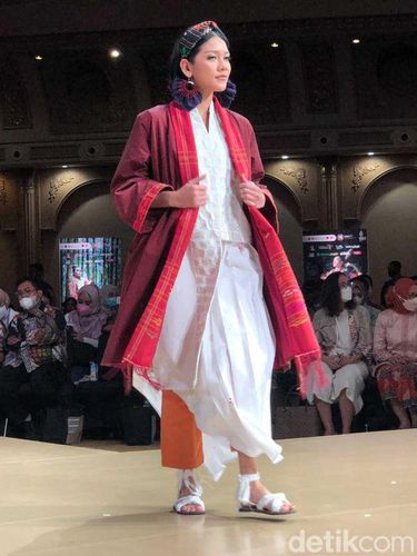 Acara Jogja Fashion Week 2022 di Kamala Grand Ballroom Sleman City Hall, Yogyakarta.