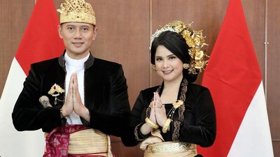 7 Foto AHY & Annisa Upacara Kemerdekaan di Rumah, Tampil Total Berbusana Bali
