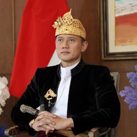 Agus Yudhoyono atau AHY menjelaskan bahwa baju yang dia kenakan bersama istri dan putrinya, Almira, merupakan perpaduan antara busana Bali Kuno dan Modern.  Foto: Instagram/@annisayudhoyono