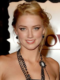 PASADENA, CA - JANUARY 19:  Actress Amber Heard of 