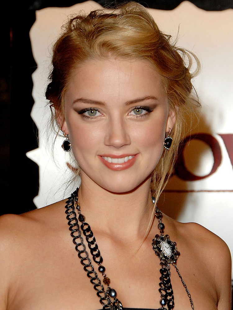 PASADENA, CA - JANUARY 19:  Actress Amber Heard of 