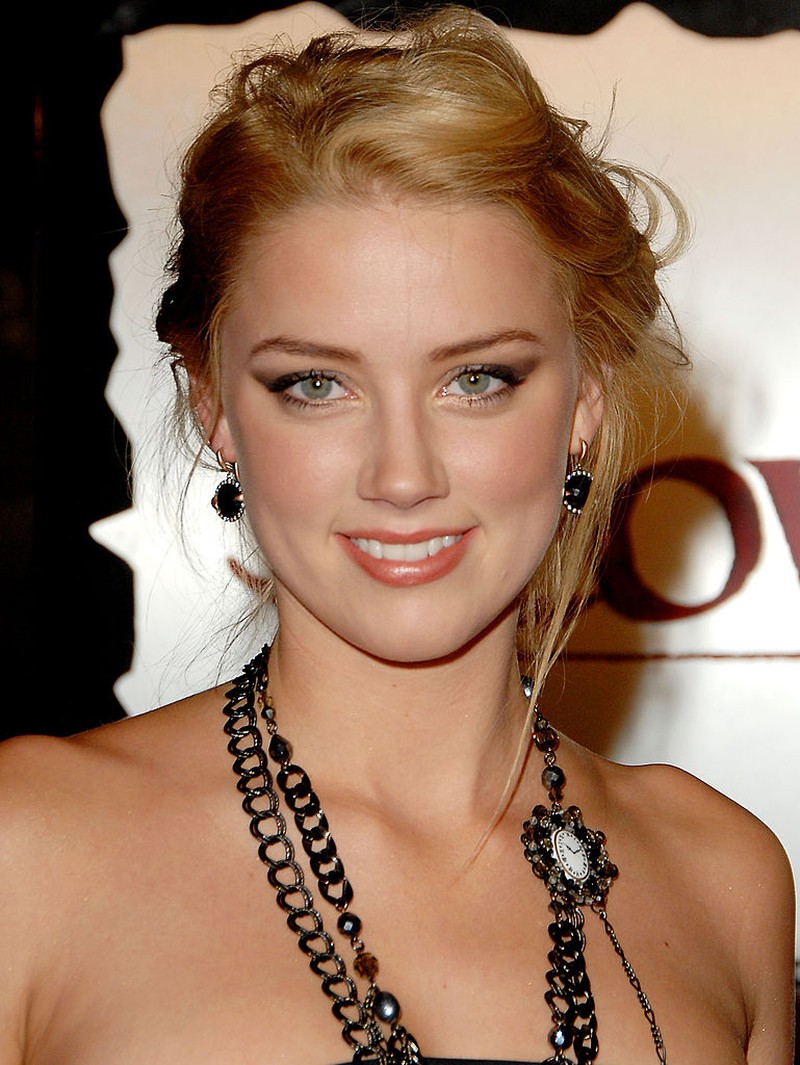 PASADENA, CA - JANUARY 19:  Actress Amber Heard of 