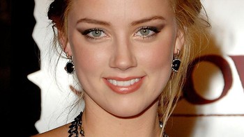 3. Amber Heard dengan nilai keseluruhan: 91,85. Bentuk hidung dan dagu Amber mengamankan posisi ke-3 dalam daftar. “Amber memiliki kecantikan yang awet muda,” Dr. De Silva berbagi. Foto: Getty Images