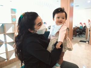 Hiks... Ameena Anak Atta-Aurel Hermansyah Idap Penyakit Eksim