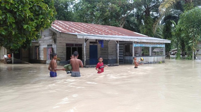 Kondisi banjir di Desa Silo Tua Kecamatan Setia Janji, Asahan. (Istimewa)