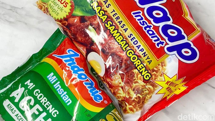 Begini Rasa Indomie Mie Goreng Aceh Vs Mie Sedaap Sambal Goreng yang Viral