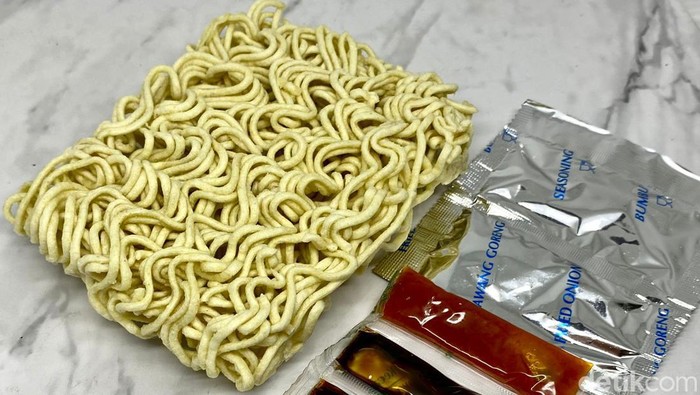 Begini Rasa Indomie Mie Goreng Aceh Vs Mie Sedaap Sambal Goreng yang Viral