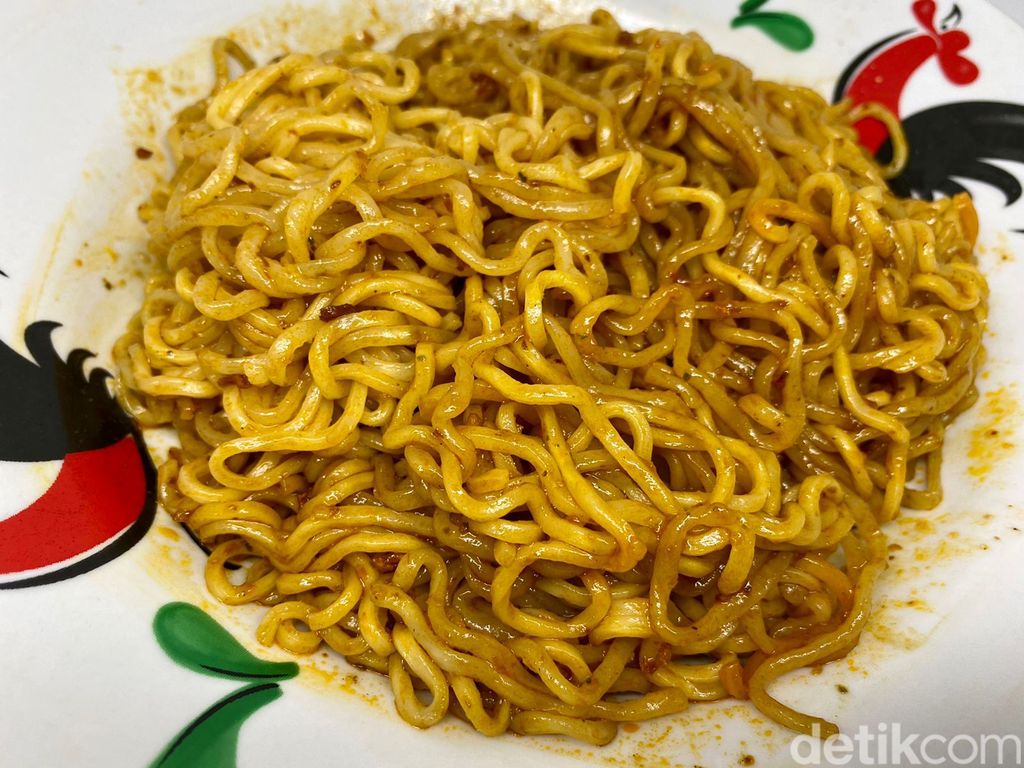 Begini Rasa Indomie Mie Goreng Aceh Vs Mie Sedaap Sambal Goreng yang Viral
