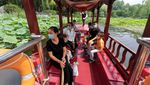 Menjelajah Cantiknya Hamparan Bungai Teratai di Beijing