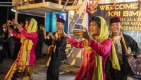 Tak hanya tarian anoman, tarian khas Betawi juga diytampilkan dalam cocktail party. Cocktail party merupakan sebuah tradisi yang dilakukan oleh Angkatan Laut di seluruh dunia.