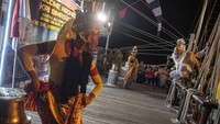 Sejumlah anggota Taruna Akademi Angkatan Laut (AAL) Tingkat III Angkatan ke-69 menampilkan tarian anoman di acara cocktail party.
