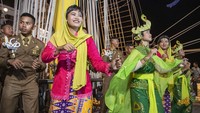 Setiap kapal perang jenis angkatan laut dari seluruh negara, apabila berkunjung ke negara lain, biasanya mengadakan cocktail party yang merupakan sebuah media untuk melaksanakan diplomasi.