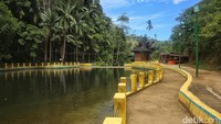 Hal ini sangat menakjubkan sebab terdapat kolam yang mempunyai kedalaman 3 meter hingga 4 meter. Kolam alam itu memang sudah ada sejak dahulu kala. 