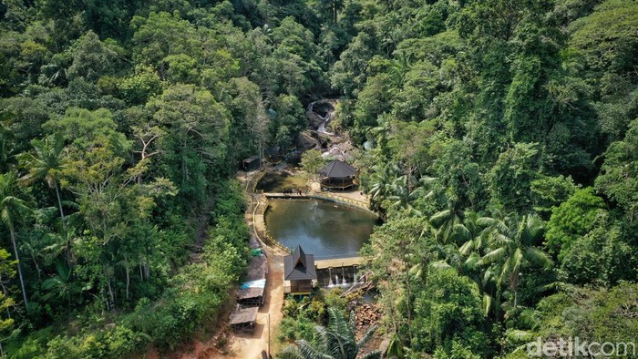 Dinginnya Air Terjun Neraja, Wisata 'Hidden Gem' di Anambas