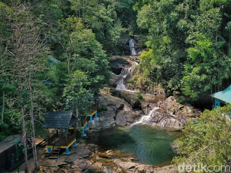 Dinginnya Air Terjun Neraja, Wisata Hidden Gem di Anambas