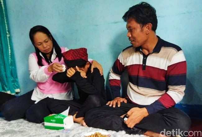 Suyoto menyebut, Farel tak minder punya rumah sederhana. Bahkan, dirinya bangga dan sering mengajak teman-temannya datang ke rumahnya. Justru dia bangga. Meski hanya sederhana seperti ini, tambahnya. (Foto: Ardian Fanani)