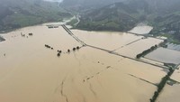 Hujan deras melanda beberapa bagian Selandia Baru untuk hari keempat pada Jumat. Ratusan orang terpaksa harus meninggalkan rumah karena sungai meluap. (Nelson Marlborough Rescue Helicopter/Reuters)