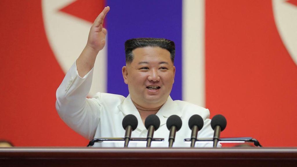 Kim Jong Un Apresiasi Petugas Medis Usai Klaim Menang Lawan Covid-19
