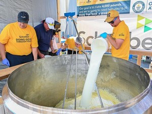 Gokil! Mac and Cheese Terbesar di Dunia Ini Beratnya 2.151 Kg