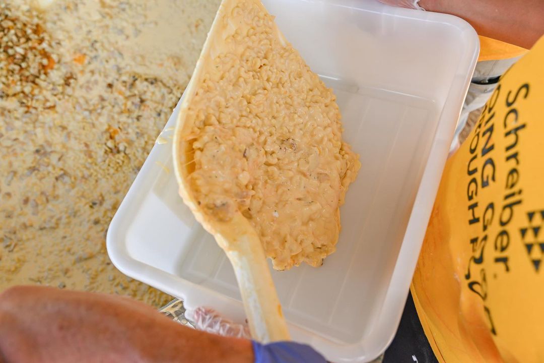 Gokil! Mac and Cheese Terbesar di Dunia Ini Beratnya 2.151 Kg