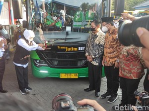 Gubernur Khofifah Resmi Luncurkan Bus Trans Jatim: Diharapkan Kurangi Macet