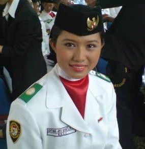 I Dewa Ayu Santi adalah anggota Paskibraka tahun 2008