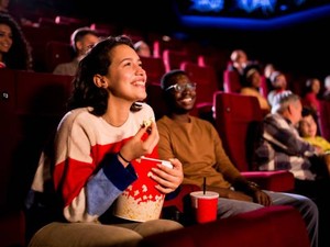 Hobi Nonton Bioskop saat Weekend? Studi Sebut Bisa Bantu Panjang Umur