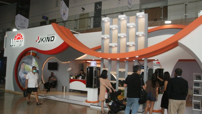 Pameran mobil selalu diramaikan oleh SPG yang cantik-cnatik. Tidak terkecuali ajang GIIAS 2022 di ICE, Tangerang Selatan.
