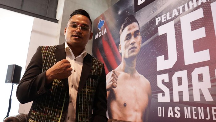 Petarung One Pride Mixed Martial Arts Jeka Saragih akan berlatih intensif di Amerika Serikat. Persiapan itu dilakukan jelang semifinal Road to UFC pada UFC 280.