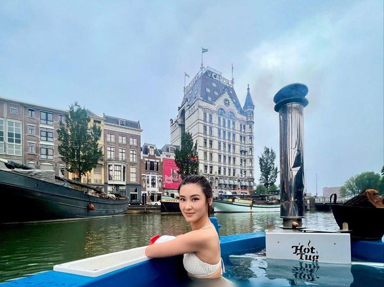 Karen Vendela Berendam di Sungai Usai Heboh Batal Nikah